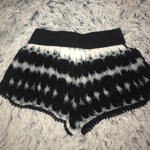 Flowy Cloth Shorts - Picture 2 of 2